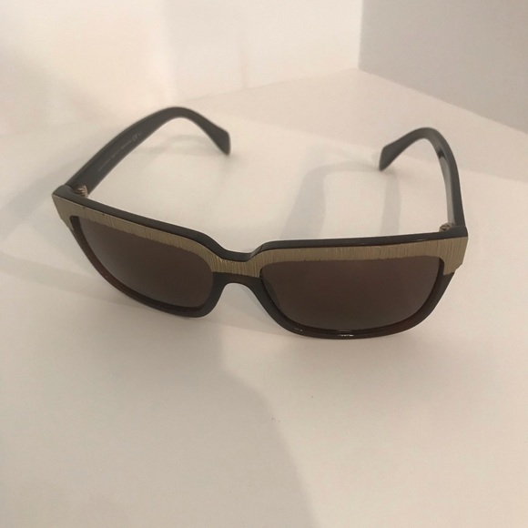 Stylish Gold and Black Sunglasses - Picture 2 of 6